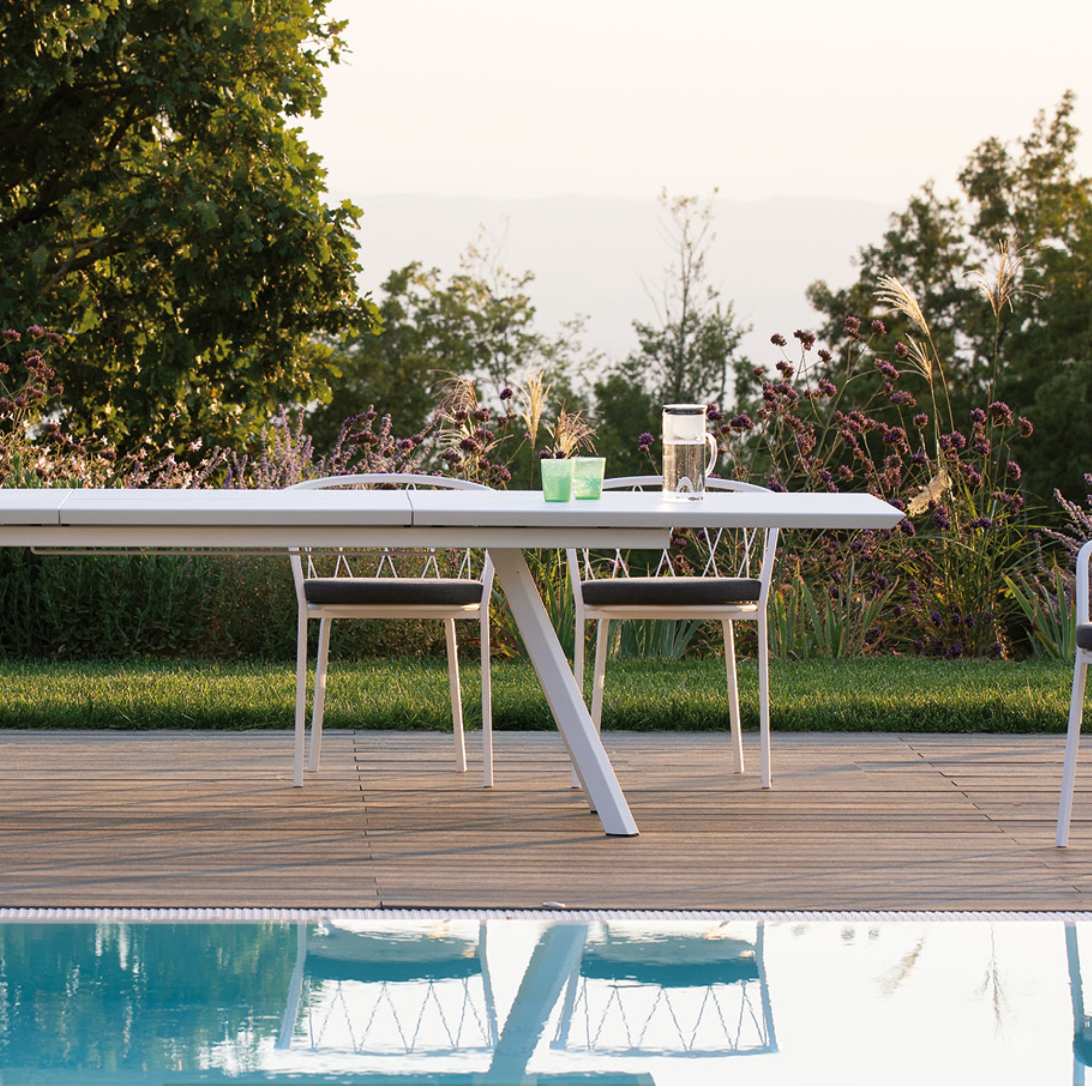 Daisy Rectangular Dining Table Daisy Rectangular Dining Table