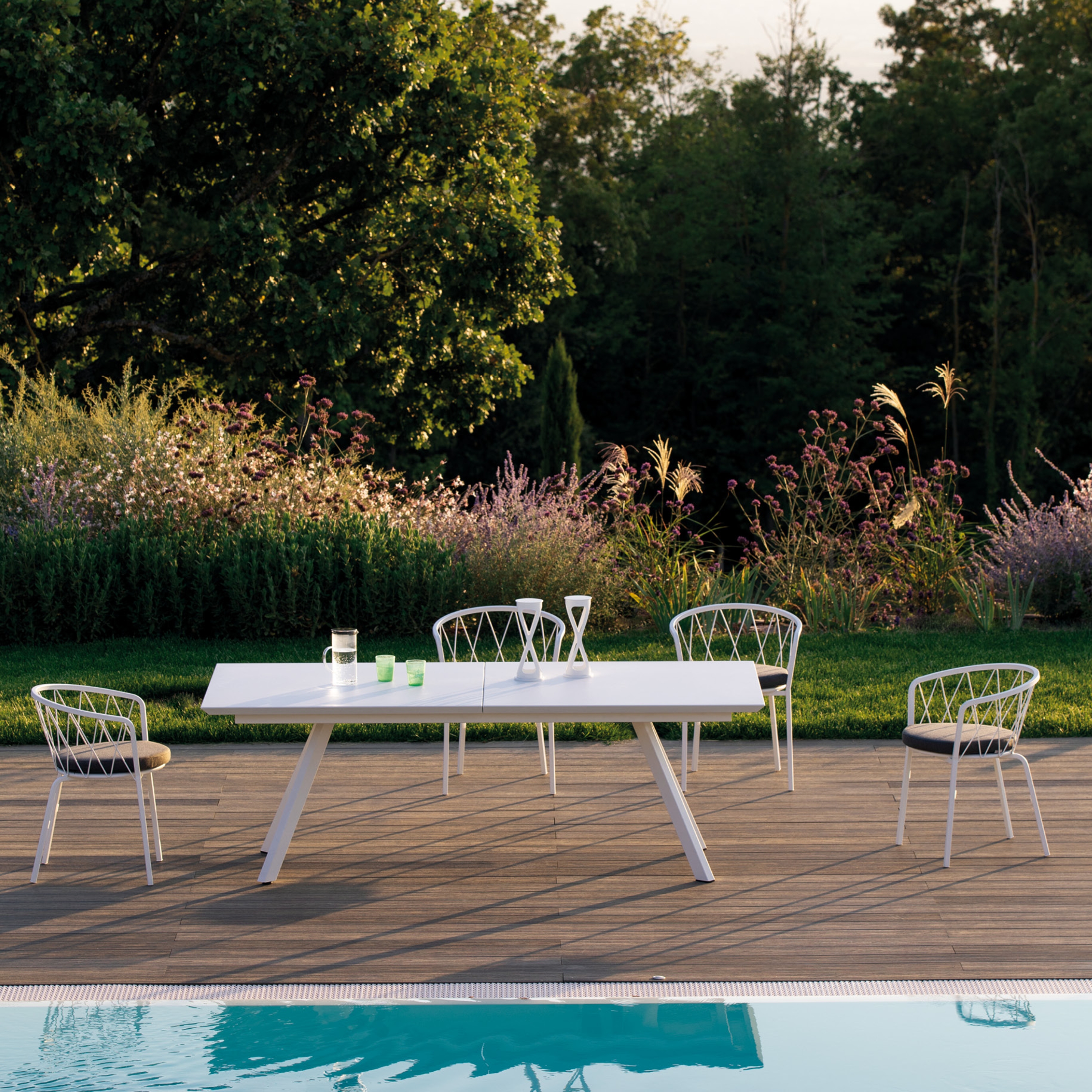 Daisy Rectangular Dining Table Daisy Rectangular Dining Table